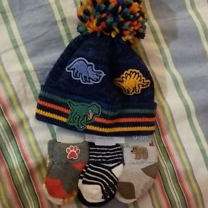 Kid's applique baby hat and set of 6 socks